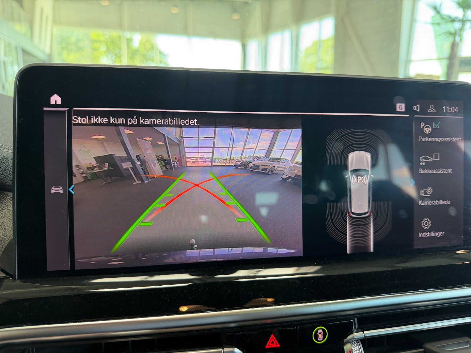 Grå BMW iX3 fra 2023