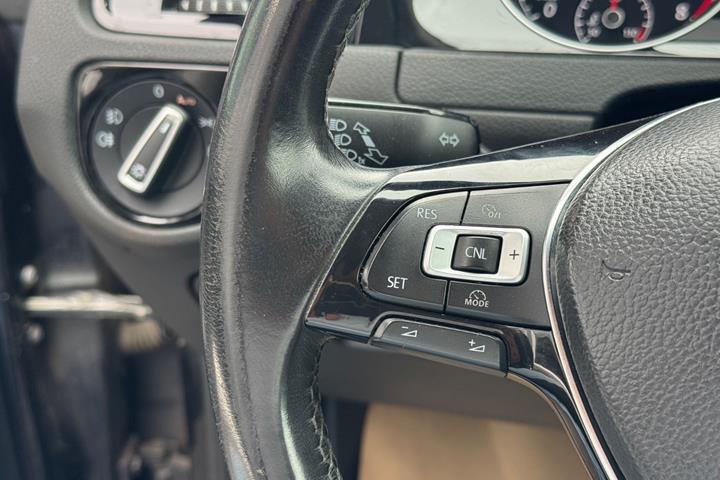 Sort VW Golf VII fra 2014