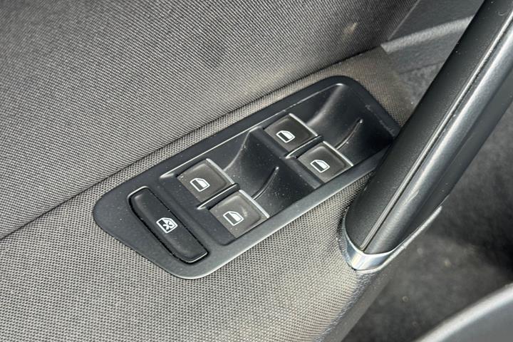 Sort VW Golf VII fra 2014