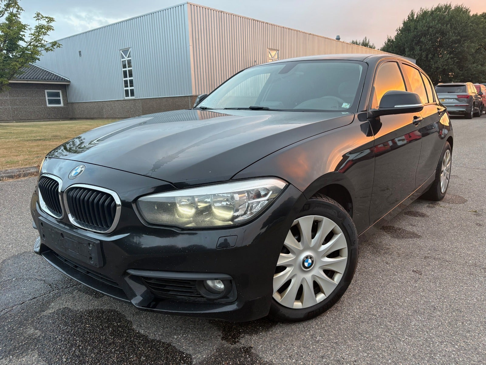 Sort BMW 118d fra 2017