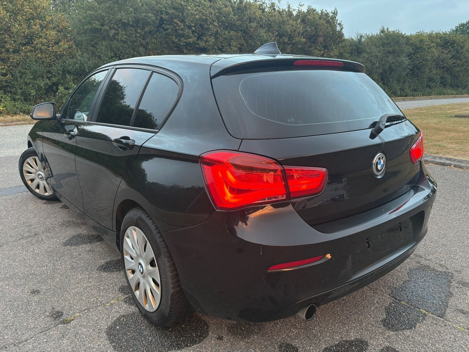 Sort BMW 118d fra 2017