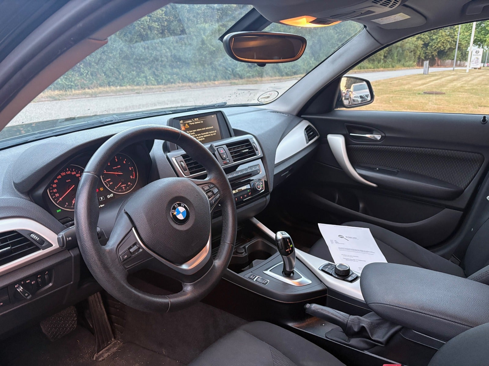 Sort BMW 118d fra 2017