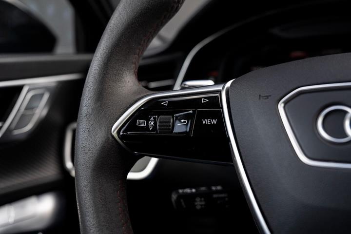 Sort Audi RS6 fra 2021
