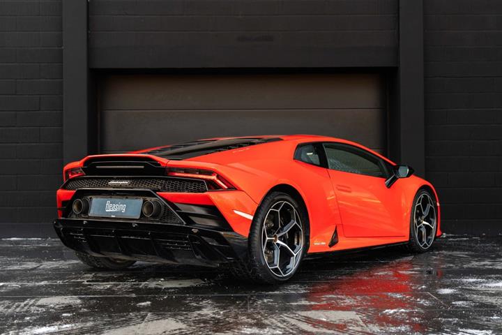 Orange Lamborghini Huracan fra 2019