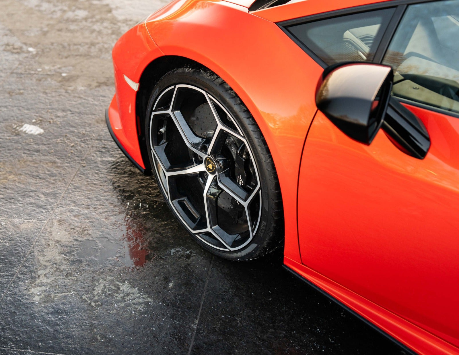 Orange Lamborghini Huracan fra 2019