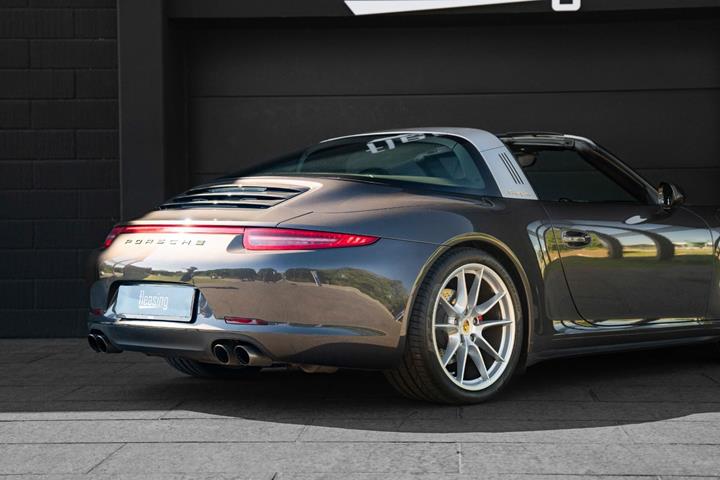Grå Porsche 911 Targa 4S fra 2014