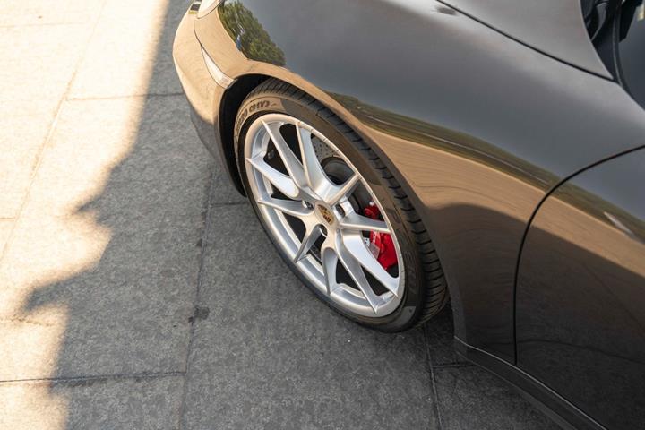 Grå Porsche 911 Targa 4S fra 2014