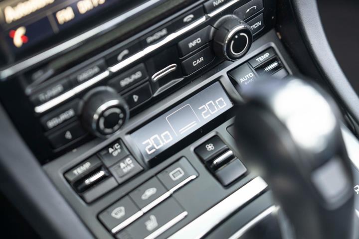 Grå Porsche 911 Targa 4S fra 2014