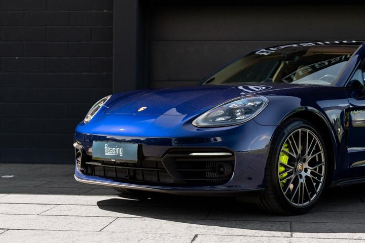 Blå Porsche Panamera 4 fra 2021