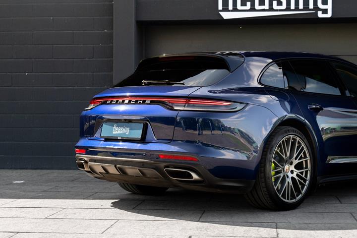Blå Porsche Panamera 4 fra 2021