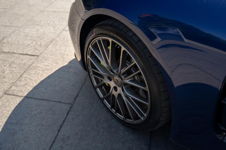 Blå Porsche Panamera 4 fra 2021