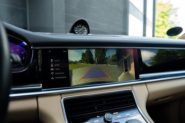 Blå Porsche Panamera 4 fra 2021