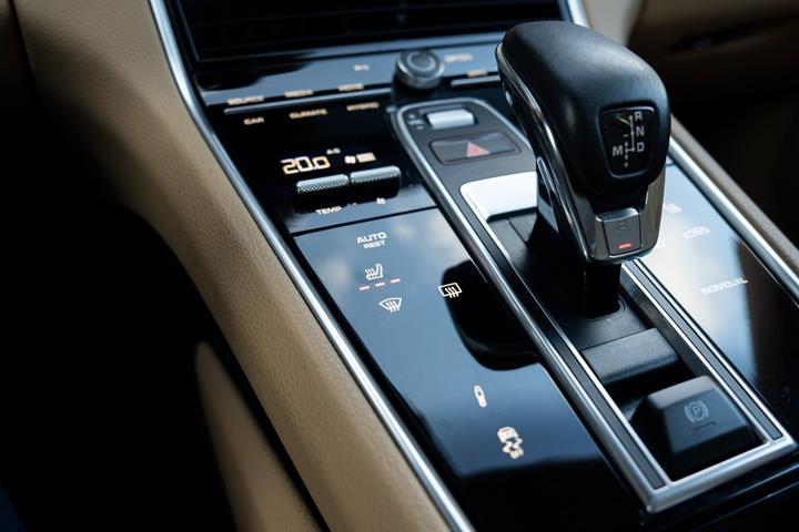 Blå Porsche Panamera 4 fra 2021