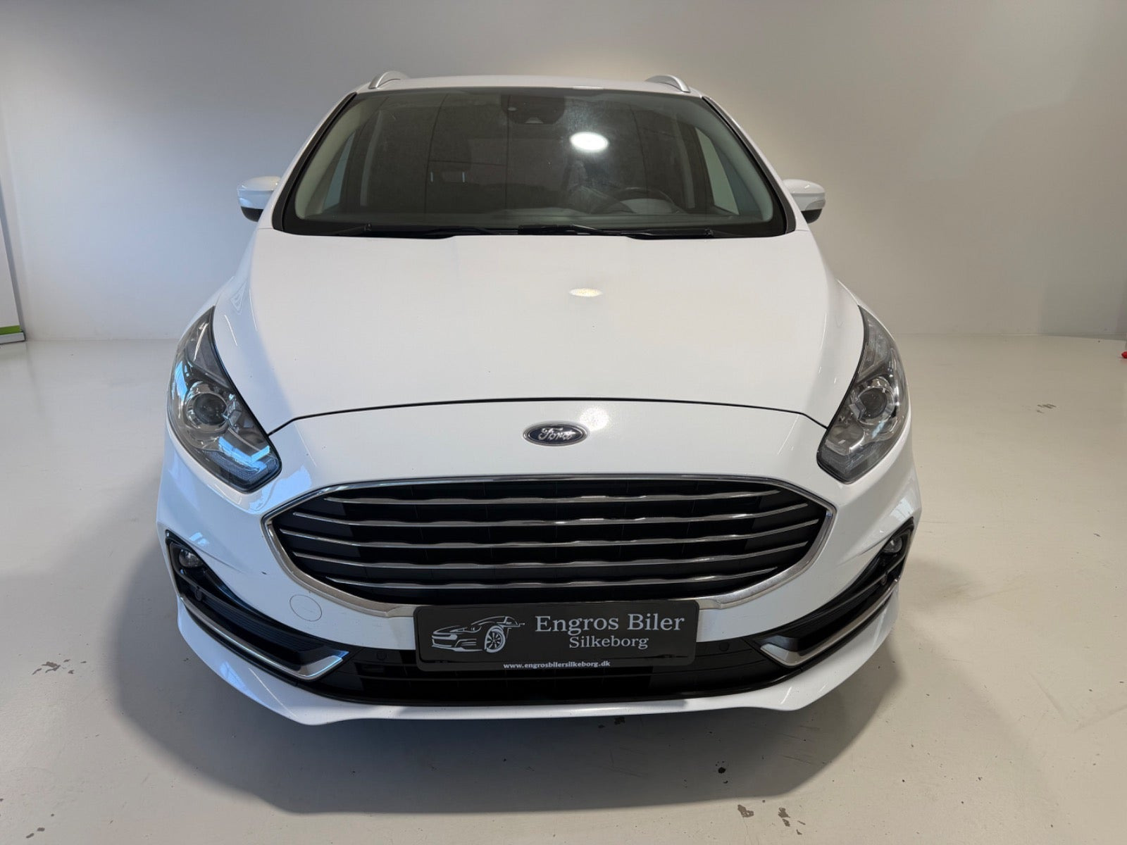 Hvid Ford S-MAX fra 2022