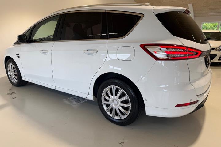 Hvid Ford S-MAX fra 2022