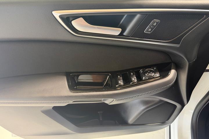 Hvid Ford S-MAX fra 2022