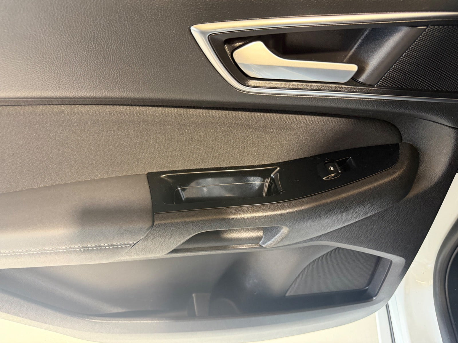 Hvid Ford S-MAX fra 2022