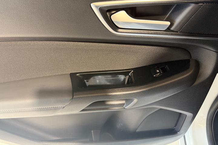 Hvid Ford S-MAX fra 2022