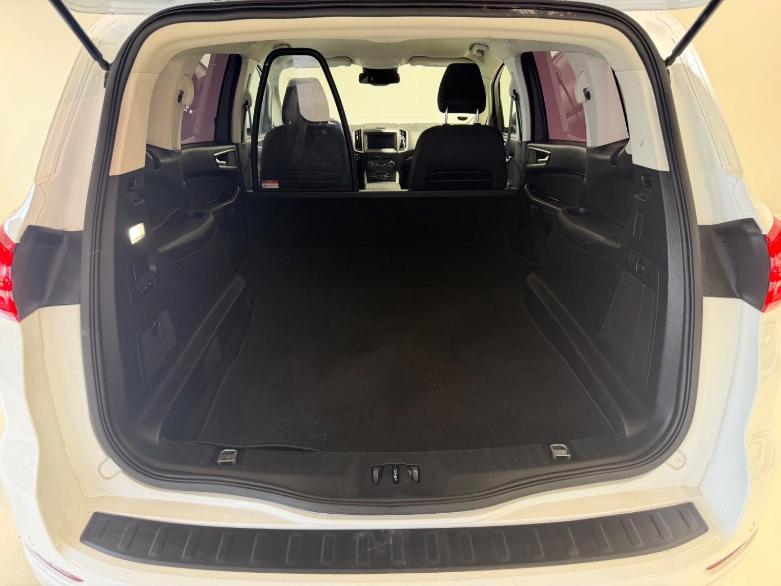 Hvid Ford S-MAX fra 2022