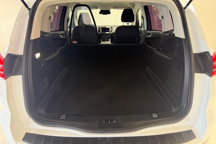 Hvid Ford S-MAX fra 2022