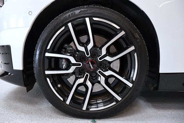 Hvid Mini Cooper SE fra 2024
