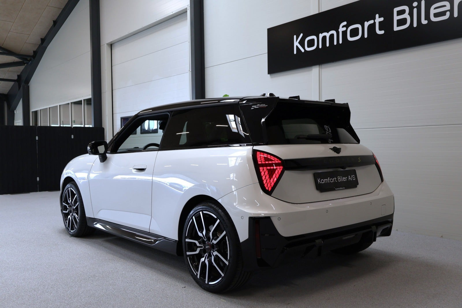 Hvid Mini Cooper SE fra 2024