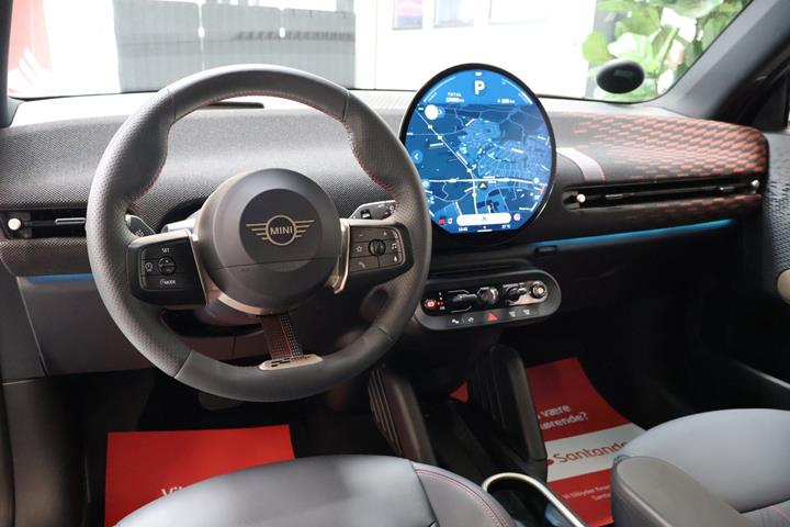 Hvid Mini Cooper SE fra 2024