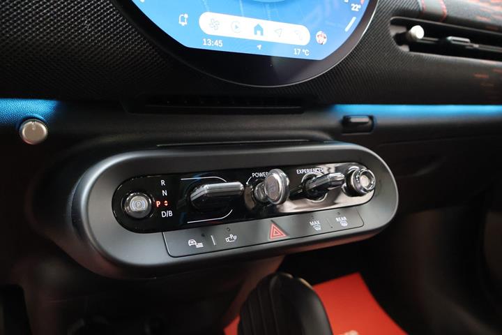 Hvid Mini Cooper SE fra 2024