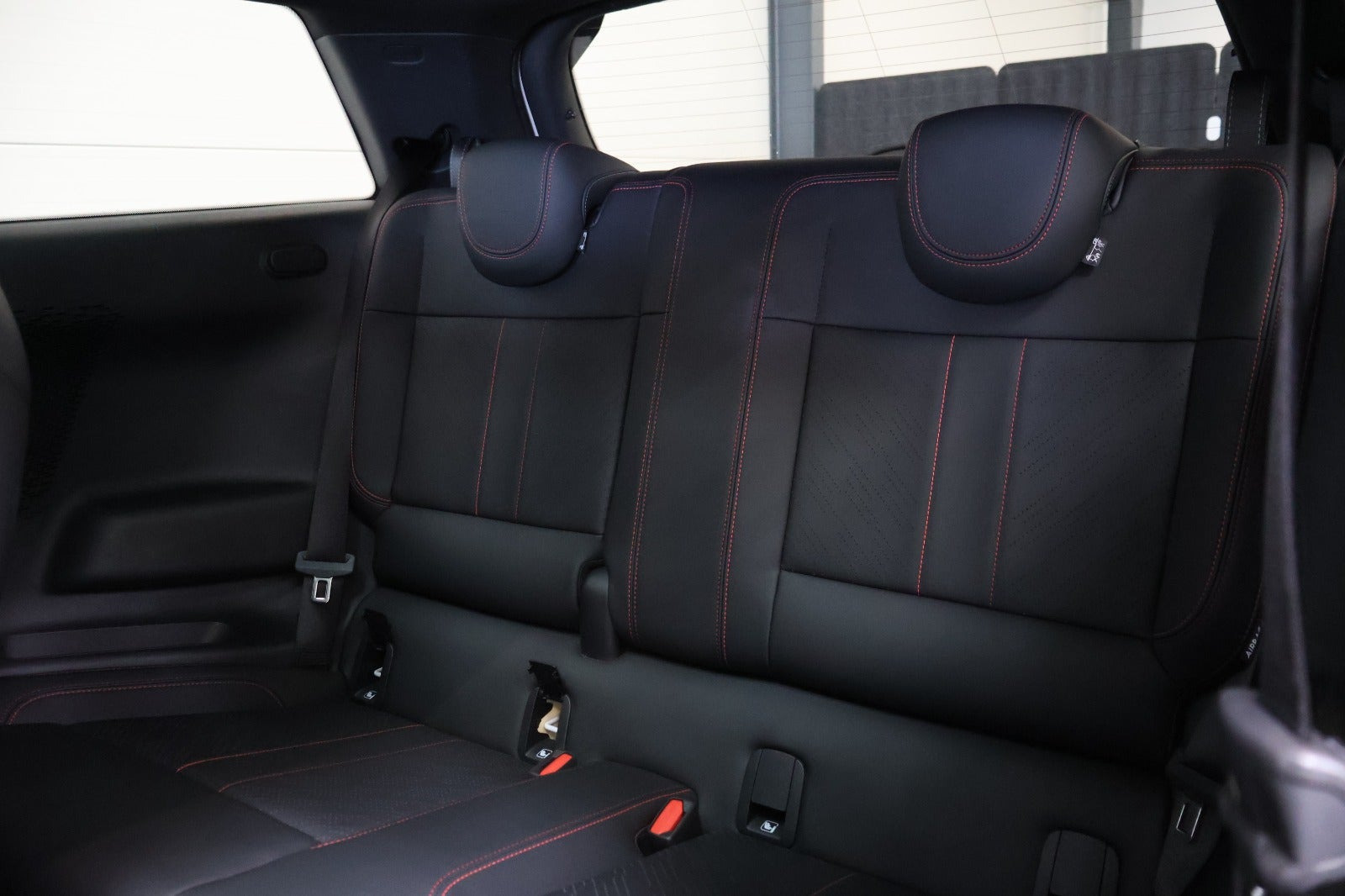 Hvid Mini Cooper SE fra 2024