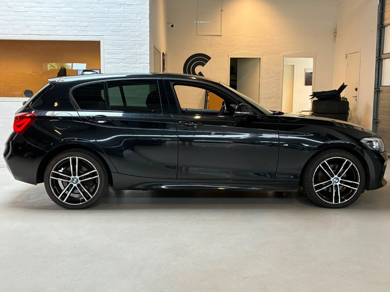 Sort BMW 120d fra 2018
