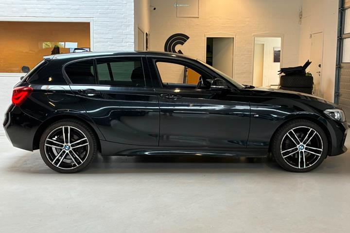 Sort BMW 120d fra 2018