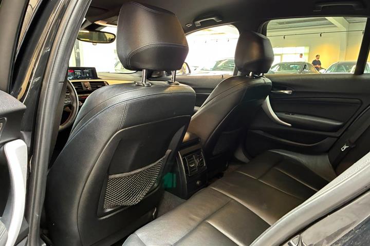 Sort BMW 120d fra 2018