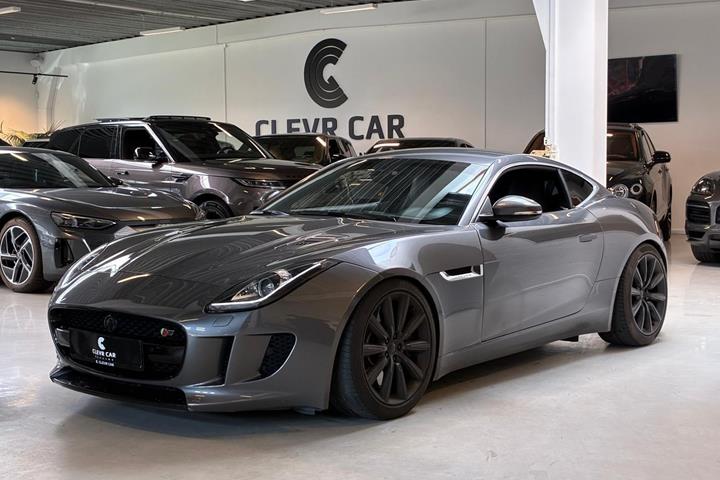Grå Jaguar F-Type fra 2017