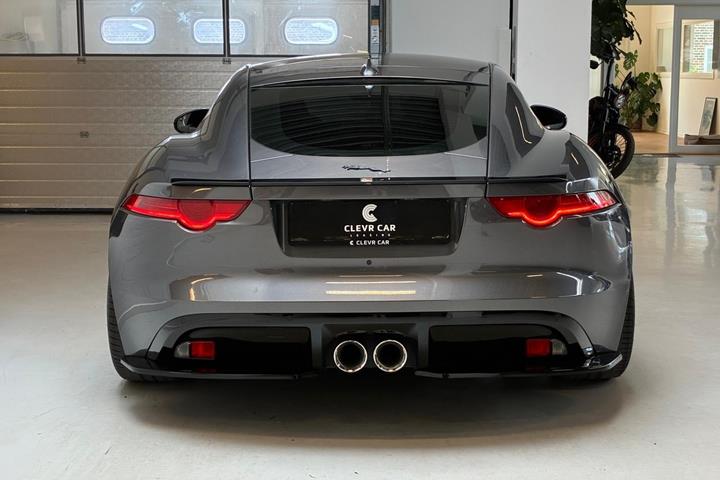 Grå Jaguar F-Type fra 2017