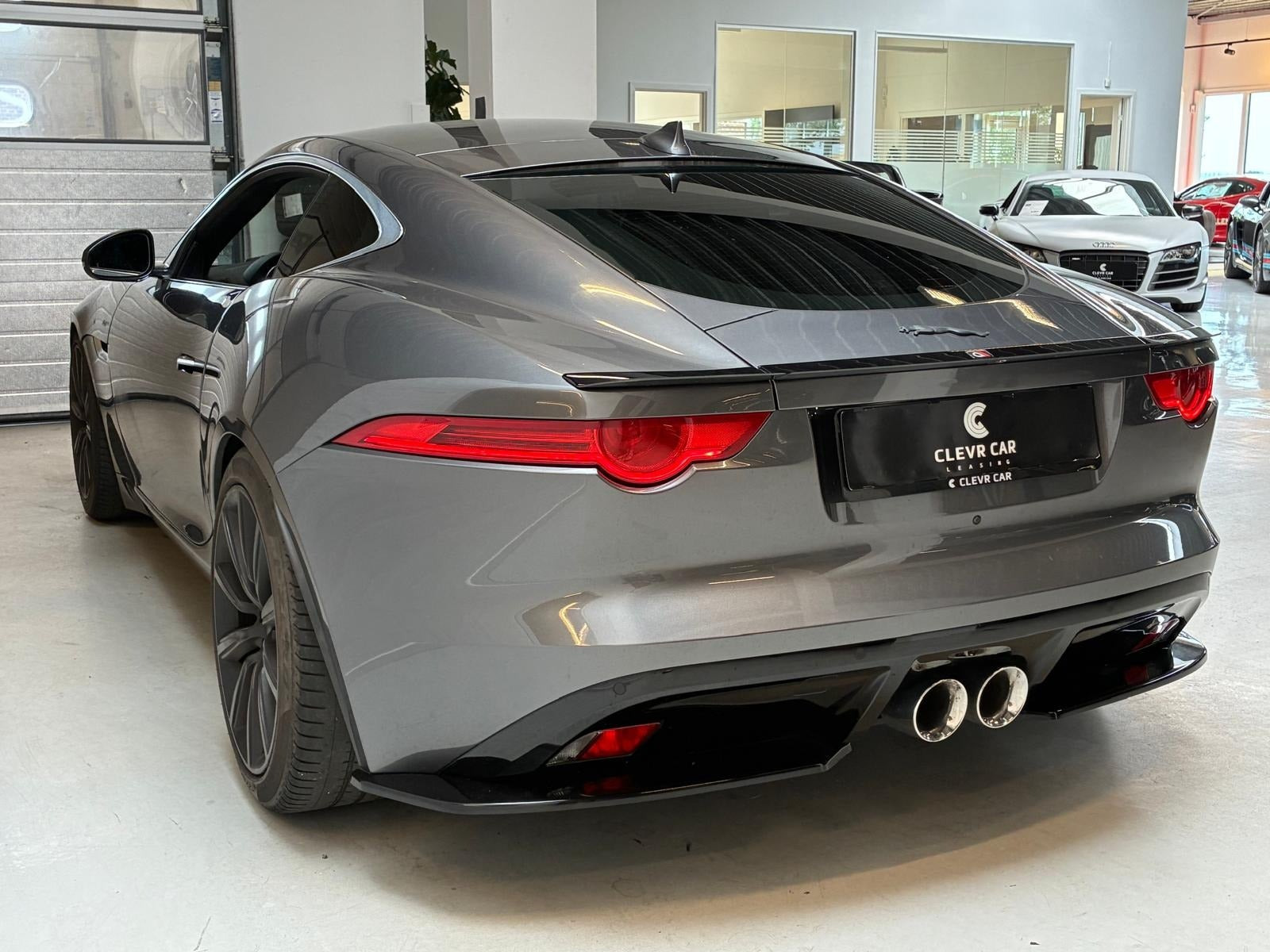 Grå Jaguar F-Type fra 2017