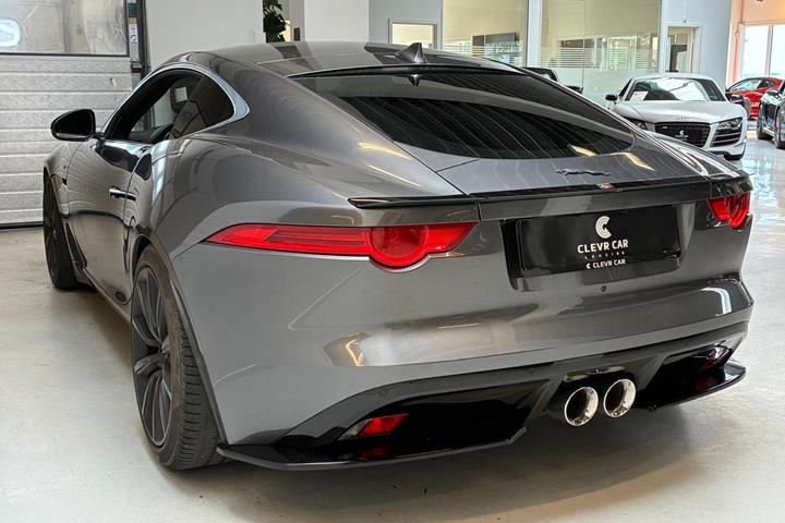 Grå Jaguar F-Type fra 2017