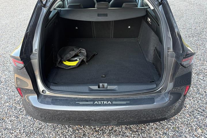 Grå Opel Astra-e fra 2024