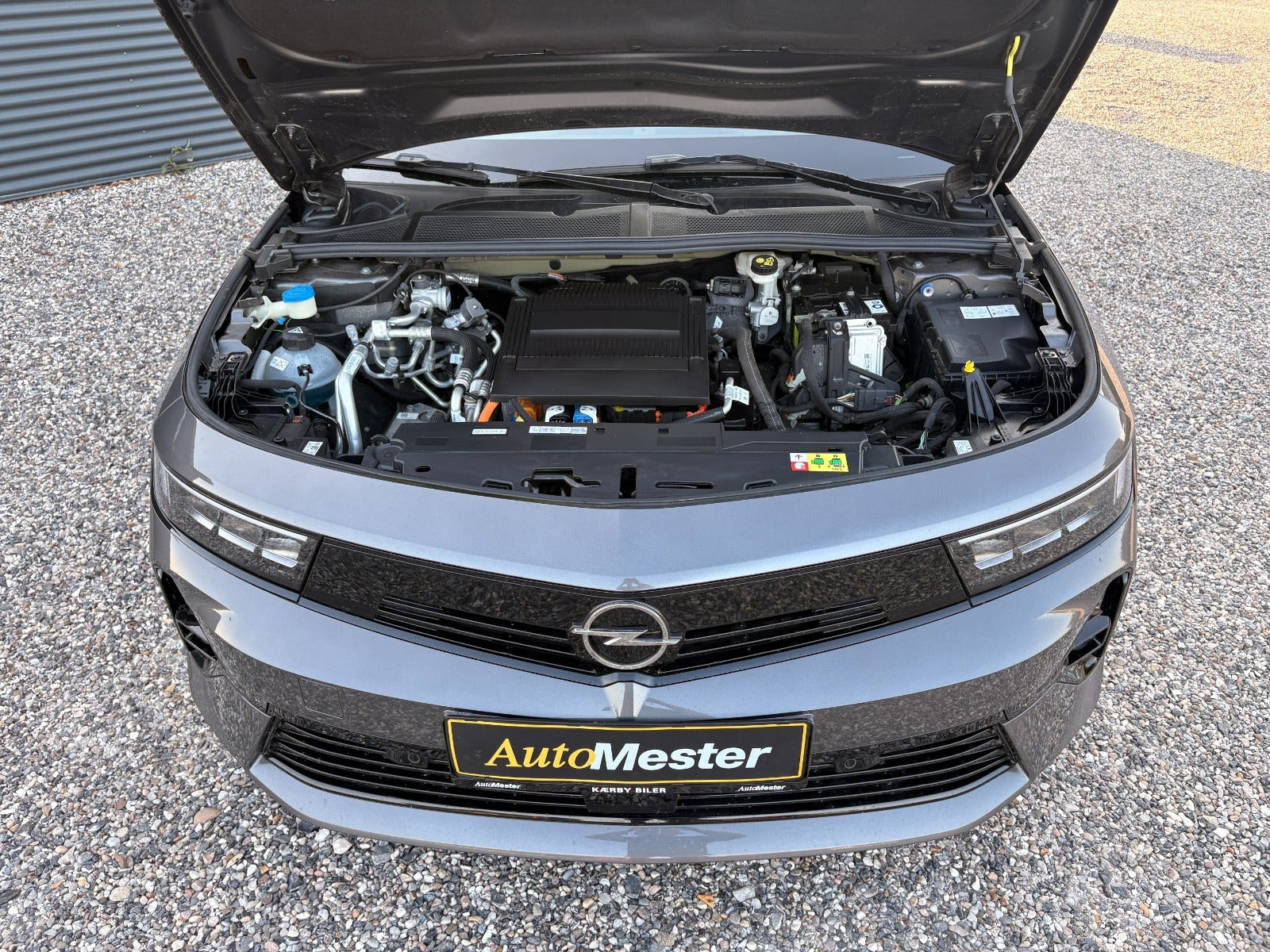 Grå Opel Astra-e fra 2024