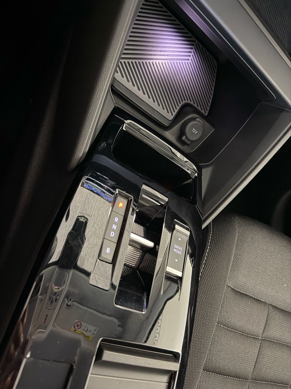 Grå Citroën ë-C4 fra 2025