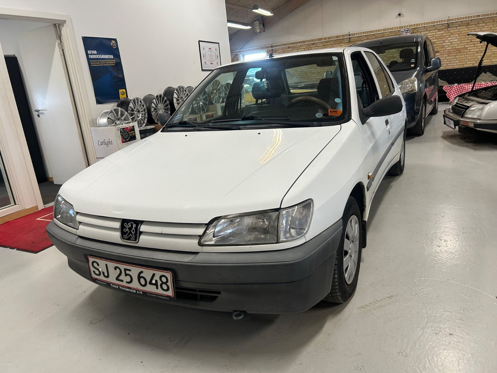 Hvid Peugeot 306 fra 1995