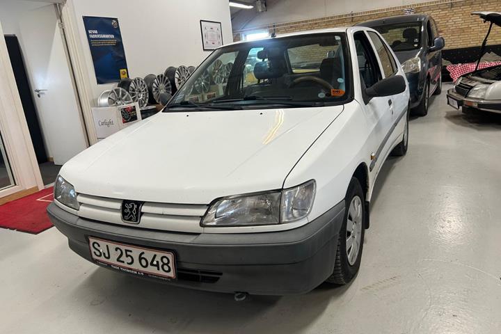 Hvid Peugeot 306 fra 1995