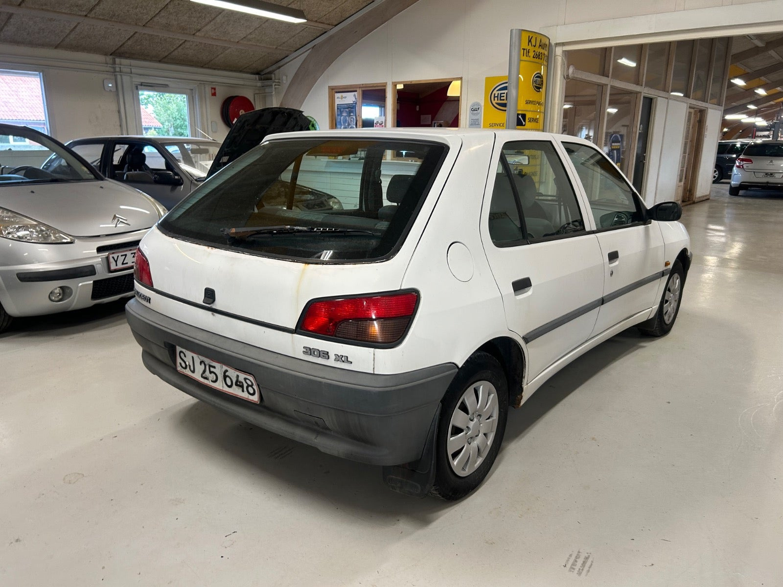 Hvid Peugeot 306 fra 1995