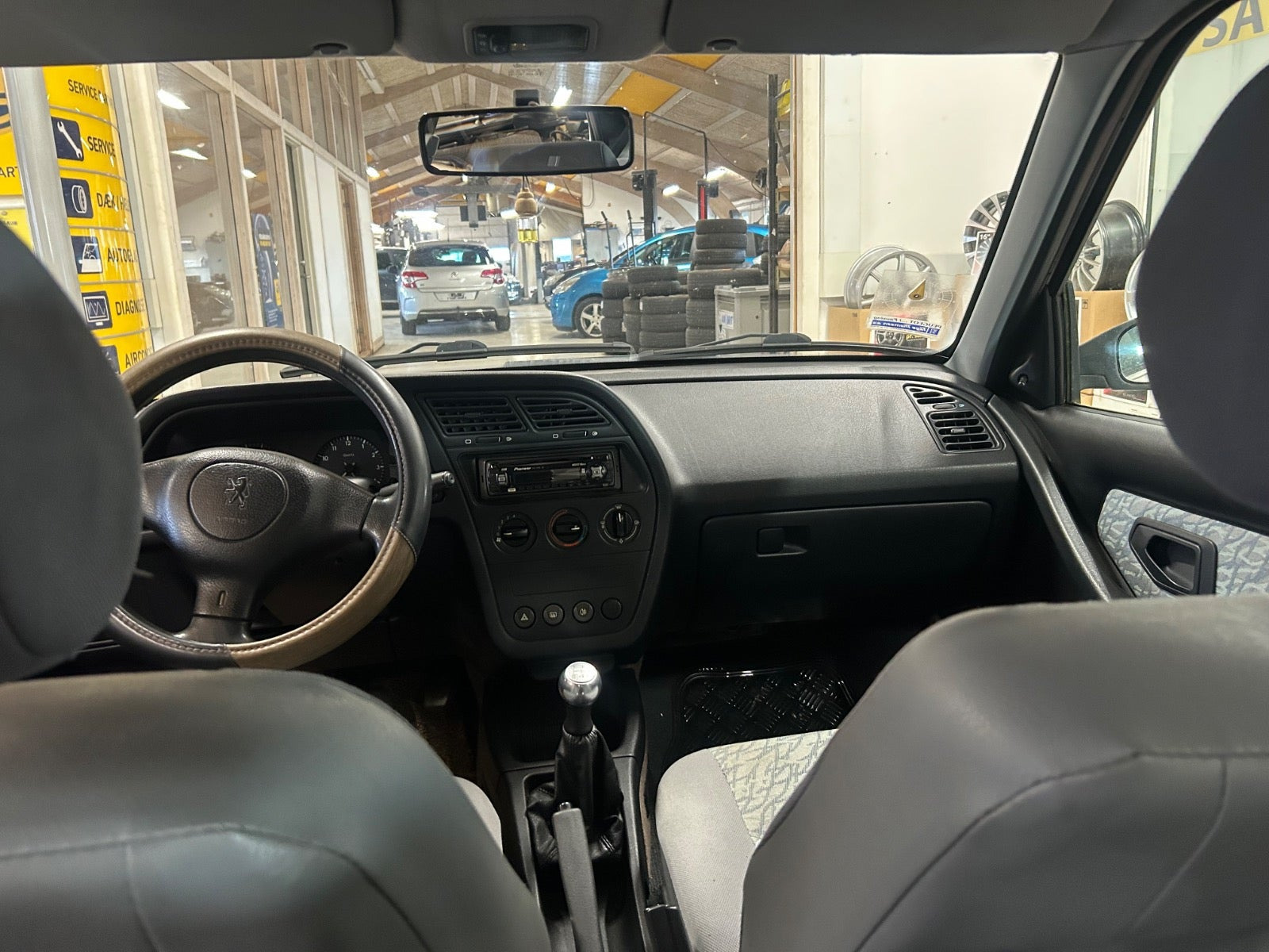 Hvid Peugeot 306 fra 1995