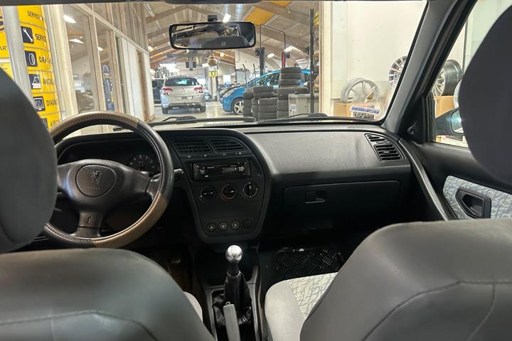 Hvid Peugeot 306 fra 1995