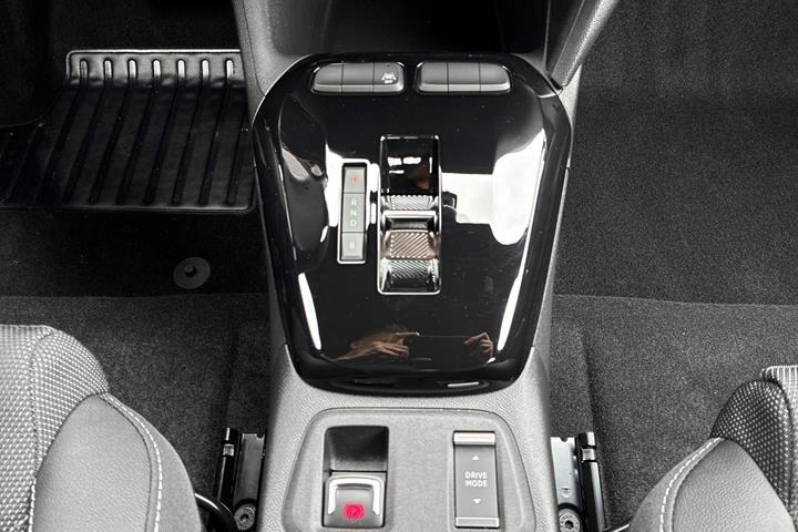 Sort Opel Corsa-e fra 2024