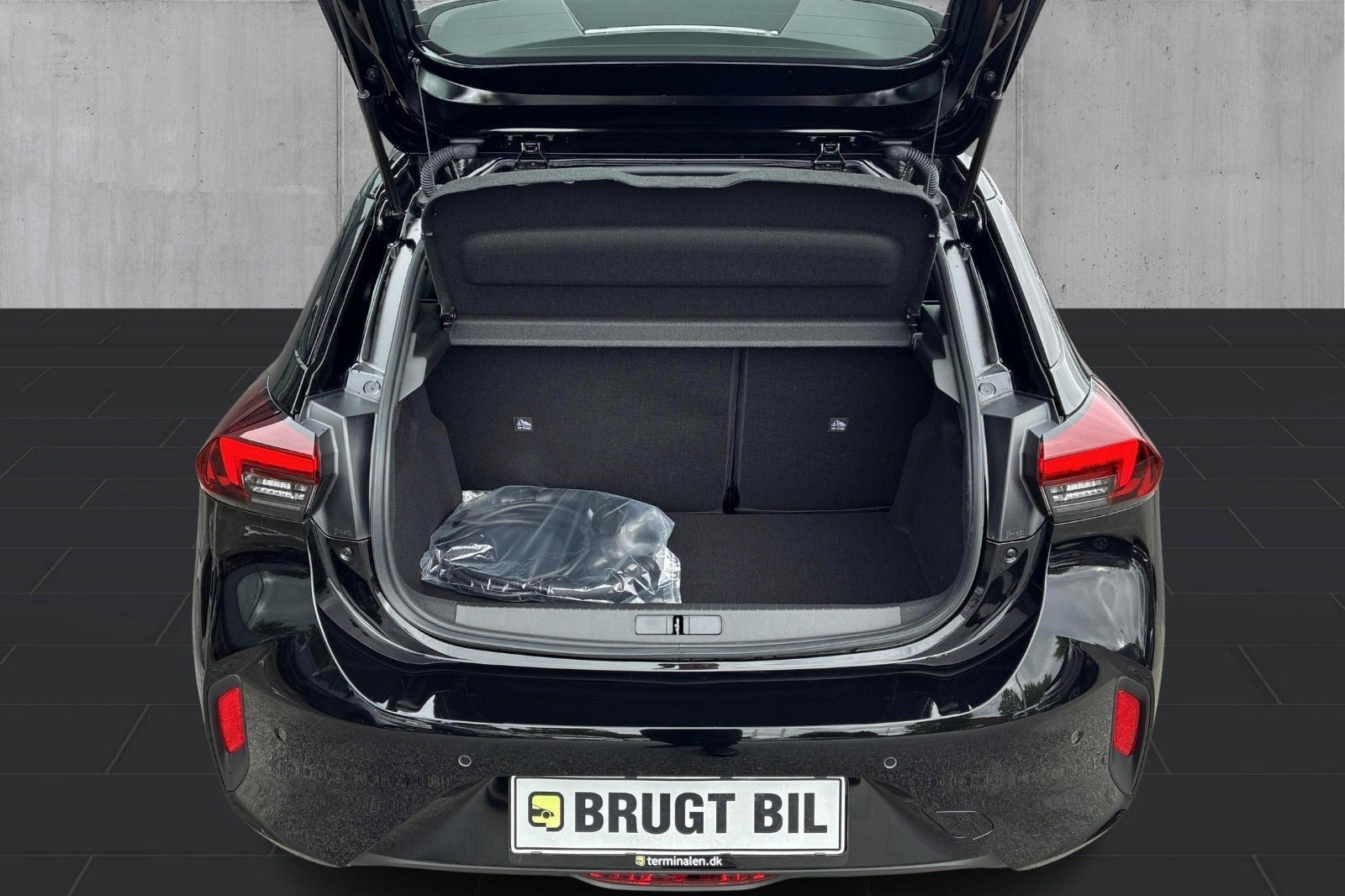 Sort Opel Corsa-e fra 2024