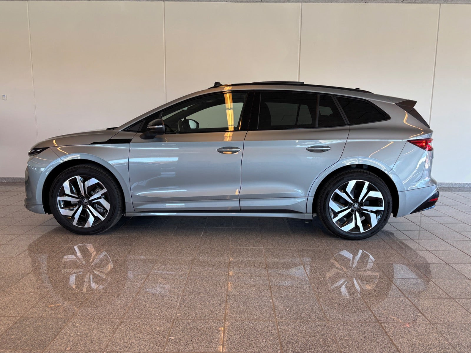 Sølv Skoda Enyaq fra 2025