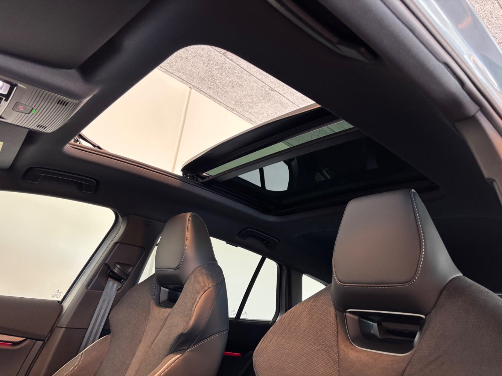 Sølv Skoda Enyaq fra 2025