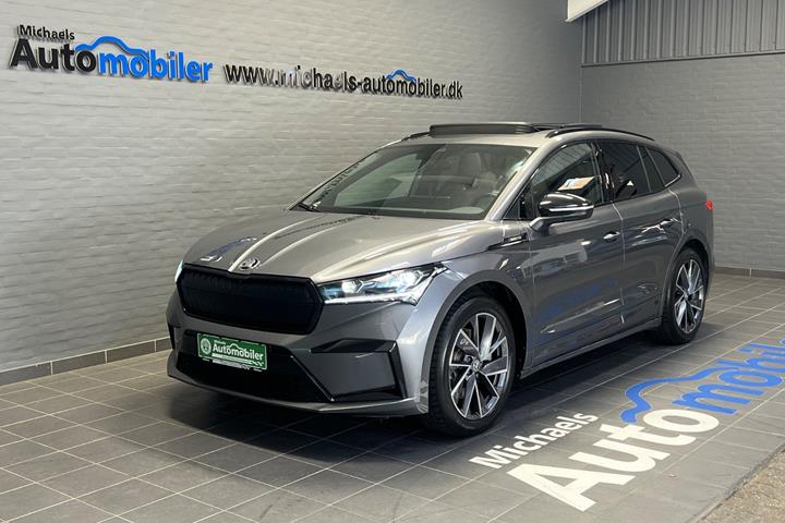 Grå Skoda Enyaq fra 2025 set udefra