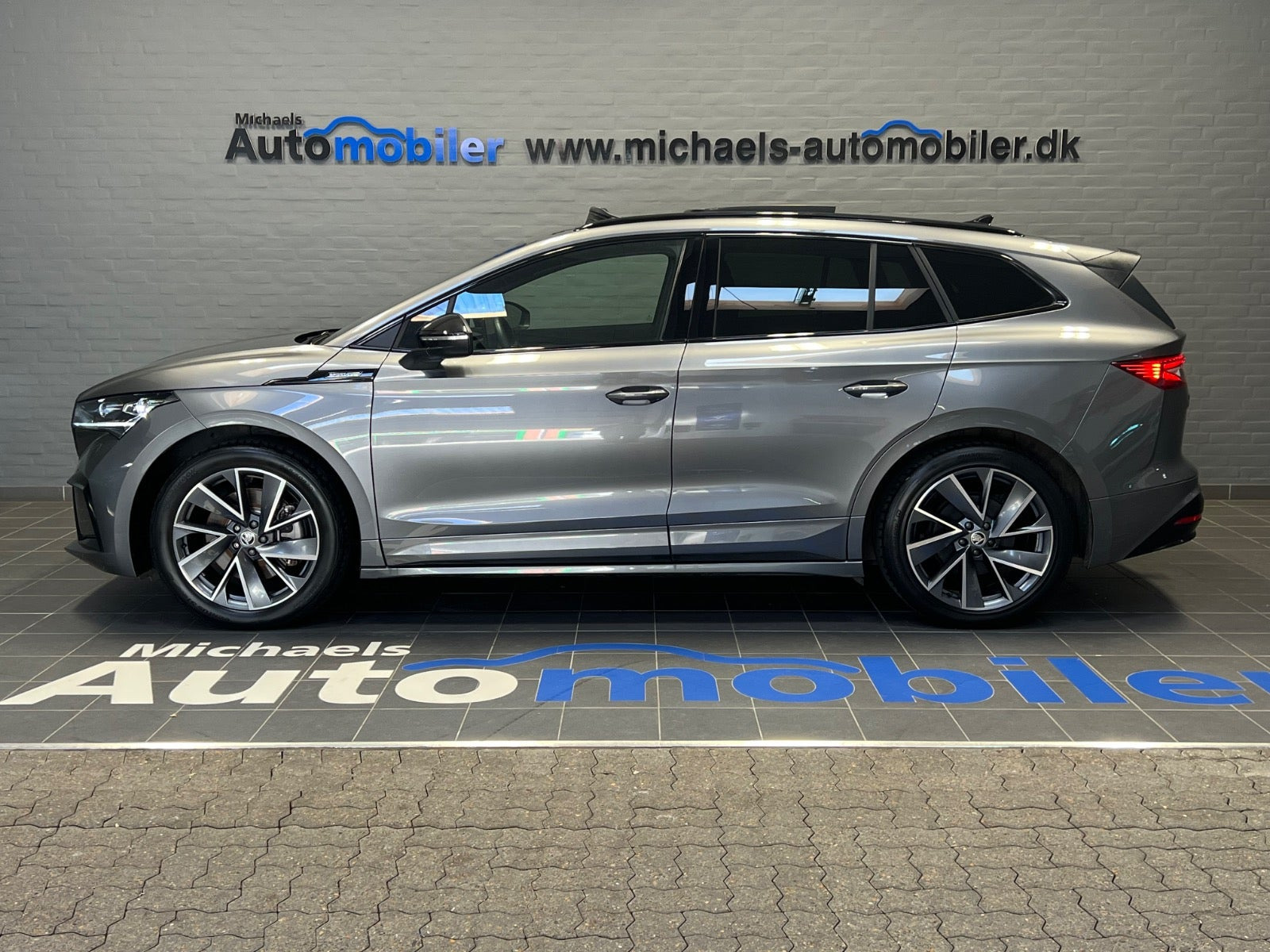 Grå Skoda Enyaq fra 2025